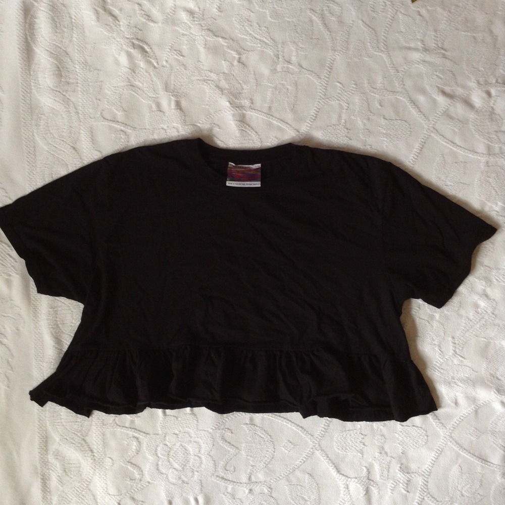 Women’s/Girls black crop top